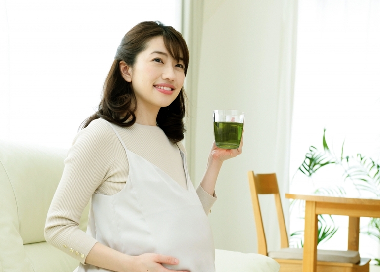 妊娠中に青汁を飲んでも大丈夫？赤ちゃんに影響はない？